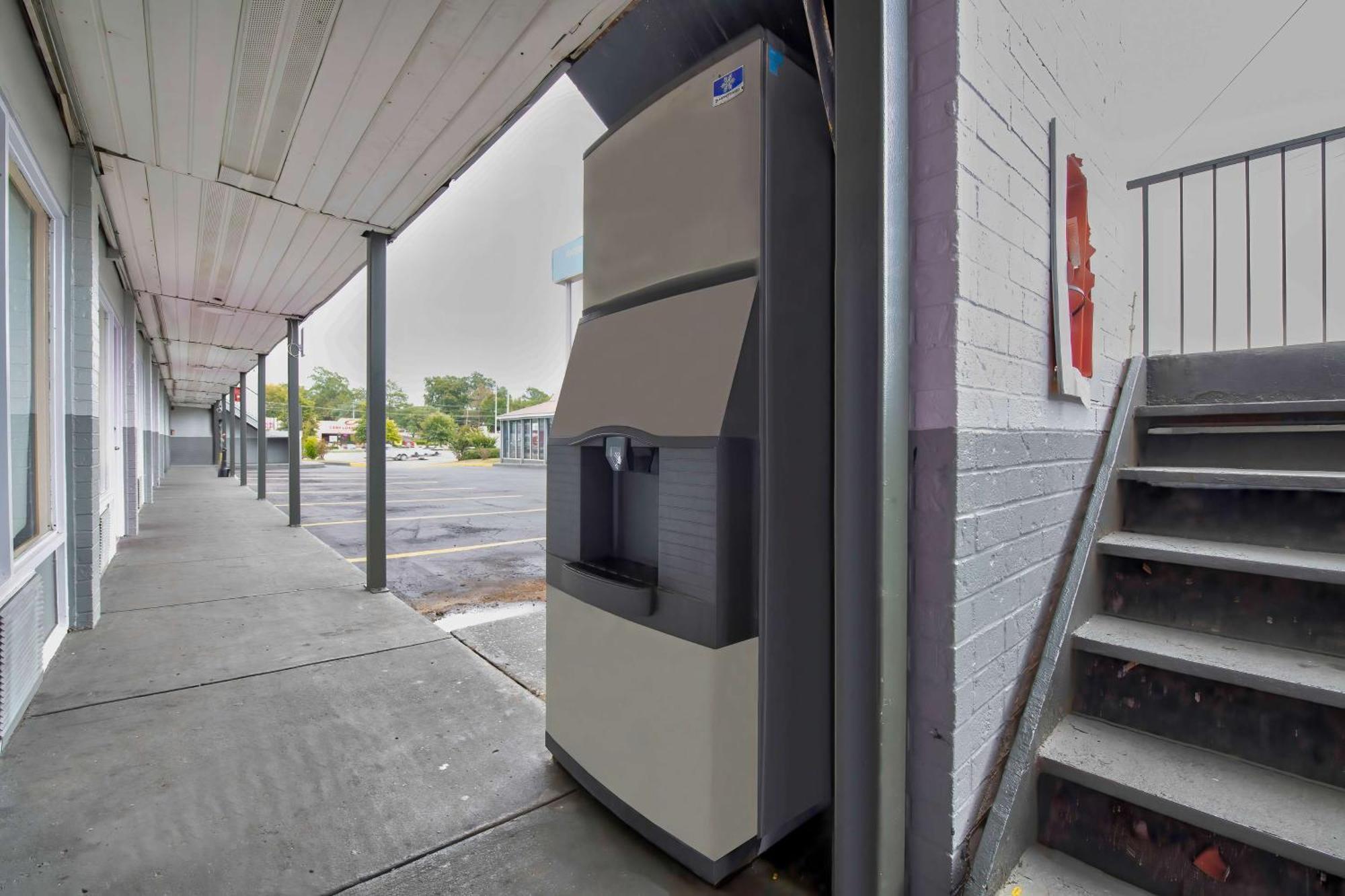 Motel 6 Tuscaloosa Al University Exterior photo