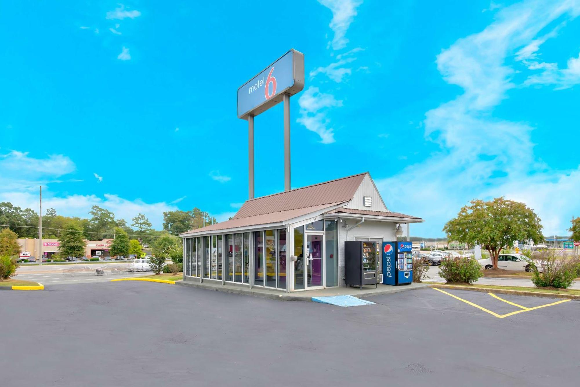 Motel 6 Tuscaloosa Al University Exterior photo